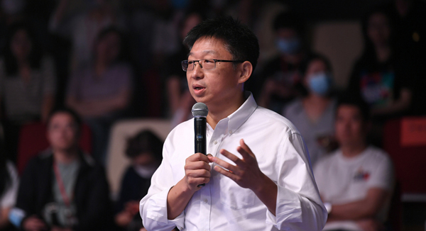 �ڶ���ح�乾�Ļ��Ƽ����޹�˾�hί��ӛ�������L(zh��ng)������(j��ng)�� ���