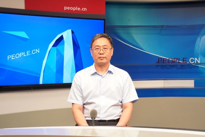 中國藝術(shù)研究院院長、黨委副書記周慶富做客人民網(wǎng)。張力洋攝